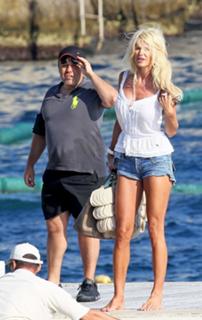 Victoria Silvstedt feet photo thumbnail