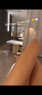Victoria Silvstedt feet photo thumbnail