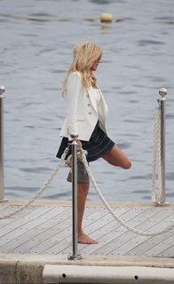 Victoria Silvstedt feet photo thumbnail