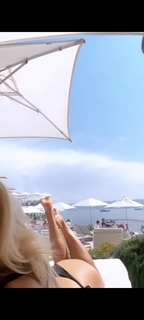Victoria Silvstedt feet photo thumbnail