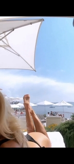 Victoria Silvstedt feet photo thumbnail