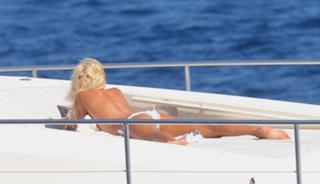 Victoria Silvstedt feet photo thumbnail