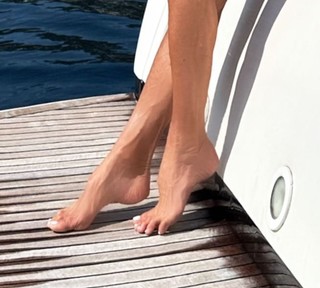 Victoria Silvstedt feet photo thumbnail