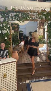 Victoria Silvstedt feet photo thumbnail