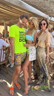 Victoria Silvstedt feet photo thumbnail
