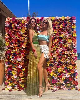 Victoria Silvstedt feet photo thumbnail