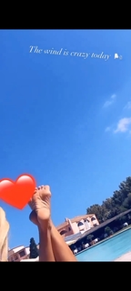 Victoria Silvstedt feet photo thumbnail