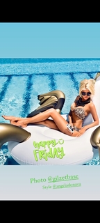 Victoria Silvstedt feet photo thumbnail