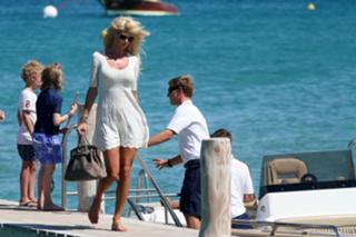 Victoria Silvstedt feet photo thumbnail