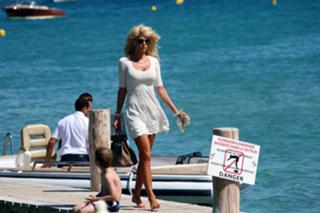 Victoria Silvstedt feet photo thumbnail