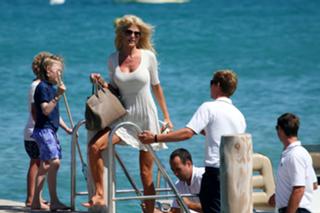 Victoria Silvstedt feet photo thumbnail