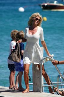 Victoria Silvstedt feet photo thumbnail