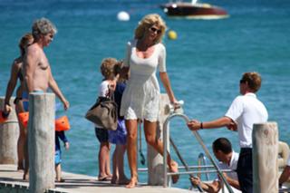 Victoria Silvstedt feet photo thumbnail