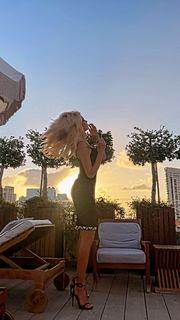 Victoria Silvstedt feet photo thumbnail