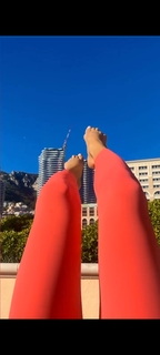 Victoria Silvstedt feet photo thumbnail