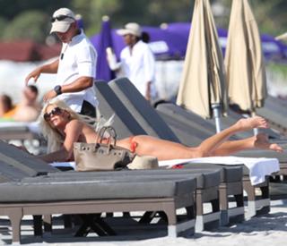Victoria Silvstedt feet photo thumbnail