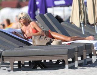Victoria Silvstedt feet photo thumbnail