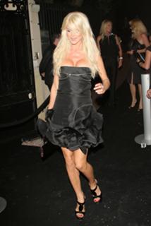Victoria Silvstedt feet photo thumbnail