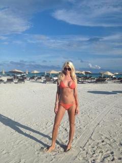 Victoria Silvstedt feet photo thumbnail