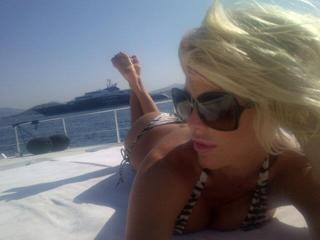 Victoria Silvstedt feet photo thumbnail