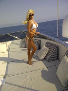 Victoria Silvstedt feet photo thumbnail