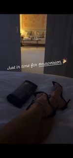 Victoria Silvstedt feet photo thumbnail