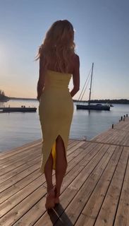 Victoria Silvstedt feet photo thumbnail