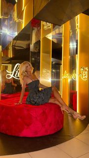 Victoria Silvstedt feet photo thumbnail