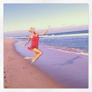 Victoria Silvstedt feet photo thumbnail