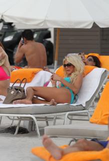Victoria Silvstedt feet photo thumbnail