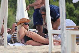 Victoria Silvstedt feet photo thumbnail