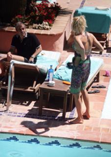 Victoria Silvstedt feet photo thumbnail