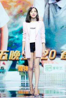 Victoria Song feet photo 8