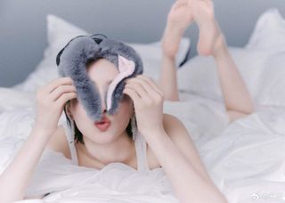 Victoria Song feet photo 2