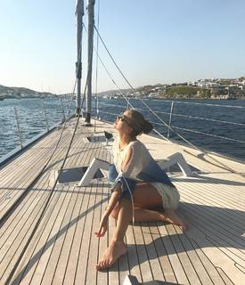 Victoria Swarovski feet photo thumbnail
