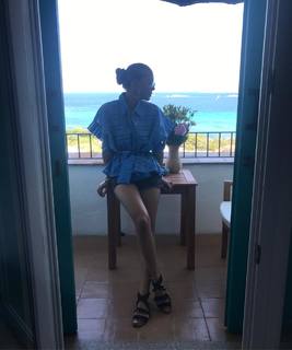 Victoria Swarovski feet photo thumbnail