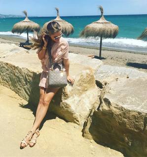 Victoria Swarovski feet photo thumbnail