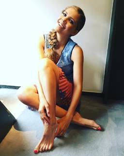 Victoria Swarovski feet photo thumbnail
