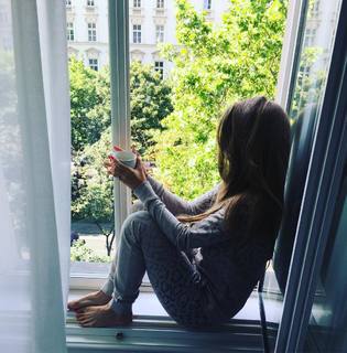 Victoria Swarovski feet photo thumbnail