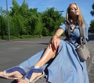 Victoria Swarovski feet photo thumbnail
