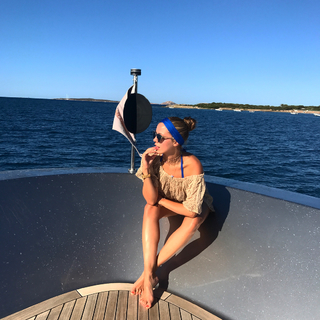 Victoria Swarovski feet photo thumbnail