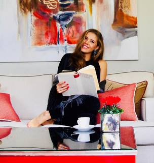 Victoria Swarovski feet photo thumbnail