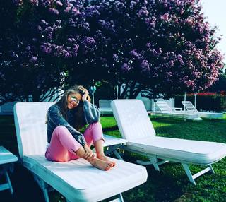Victoria Swarovski feet photo thumbnail
