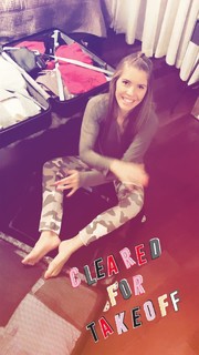 Victoria Swarovski feet photo thumbnail