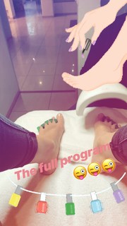 Victoria Swarovski feet photo thumbnail