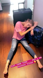 Victoria Swarovski feet photo thumbnail