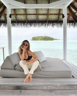 Victoria Swarovski feet photo thumbnail