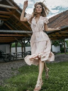 Victoria Swarovski feet photo thumbnail