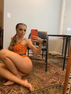 Victoria Waldrip feet photo thumbnail