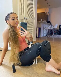 Victoria Waldrip feet photo thumbnail